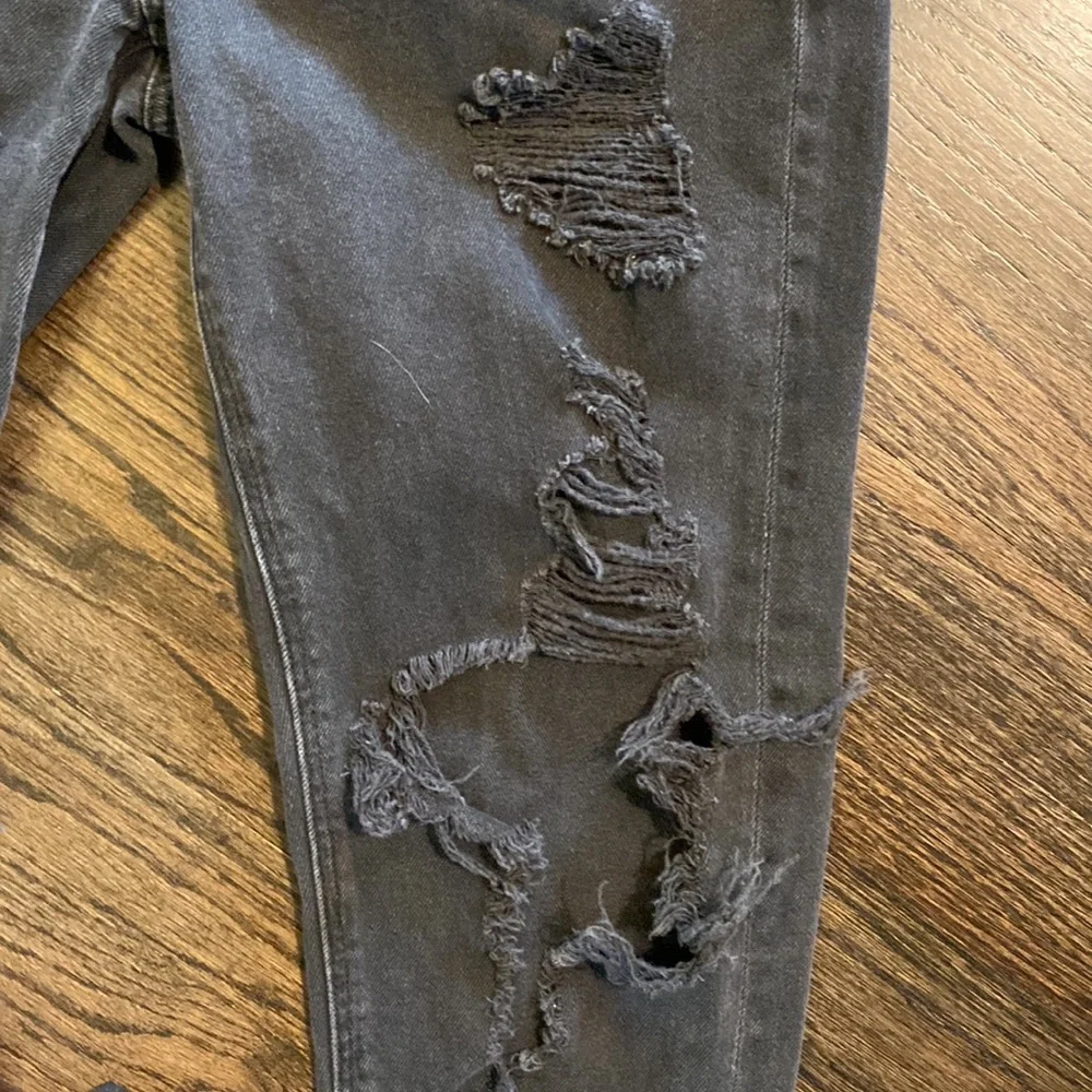 American Eagle Black Distressed Mom Jeans 00 EUC - Picture 3 of 12